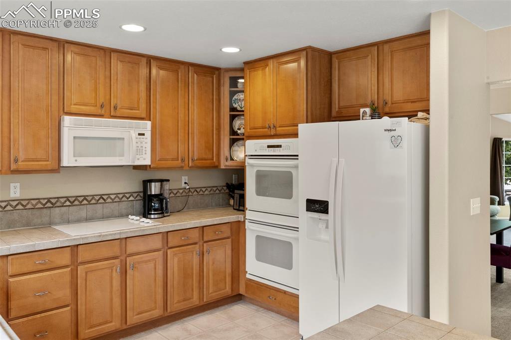 Image 14 of 38: Kitchen