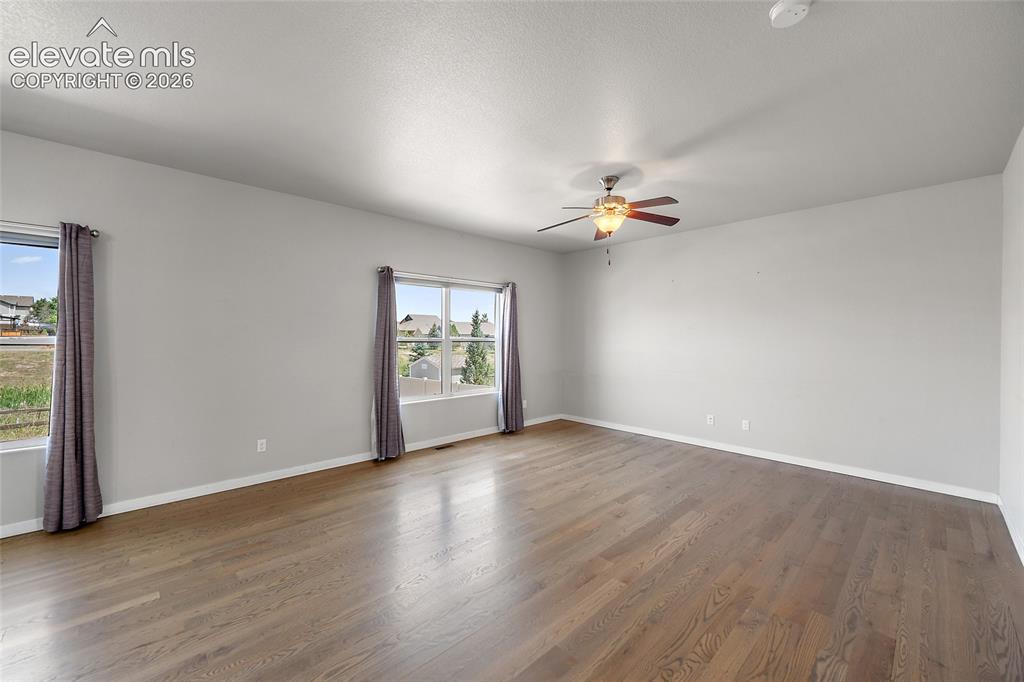 Image 10 of 48: Large main level family room.