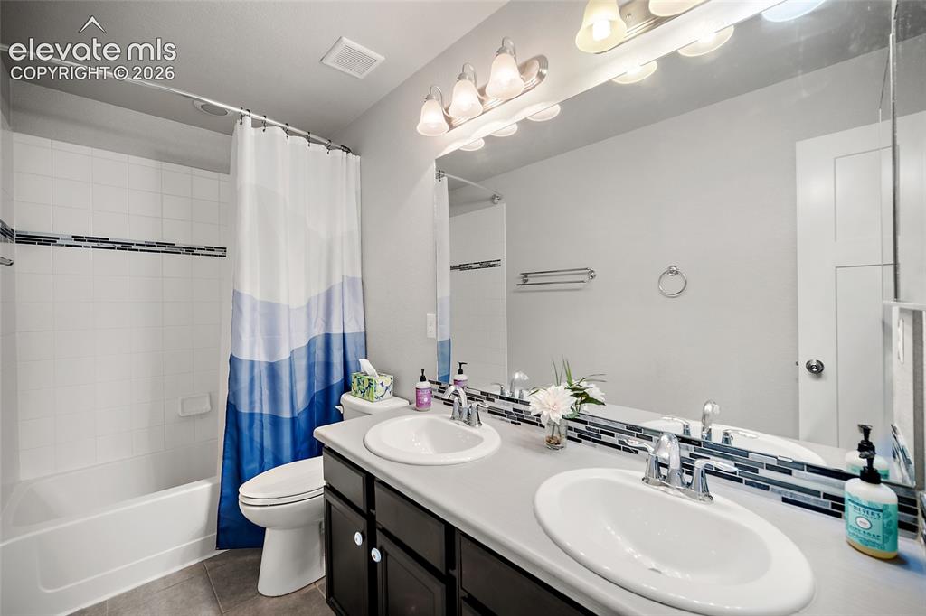 Image 30 of 48: Upper level shared bathroom.