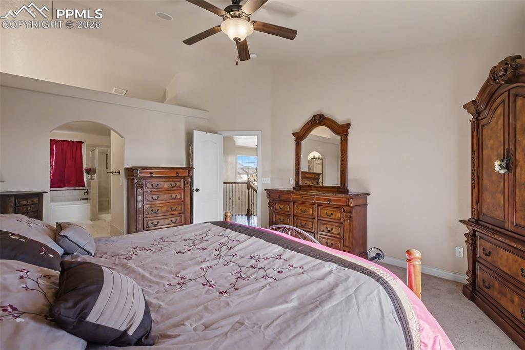 Image 29 of 49: Primary retreat with attached 5-piece bath