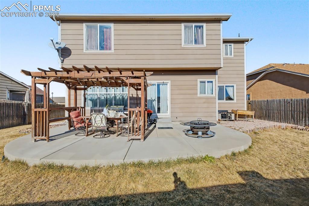 Image 44 of 49: Perfect for summer bbq