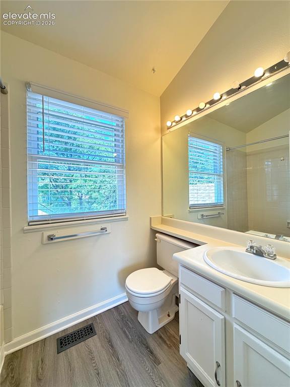 Image 12 of 21: Bathroom