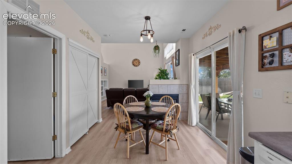 Image 10 of 35: Dining Area