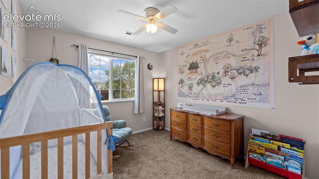 Image 18 of 35: Bedroom