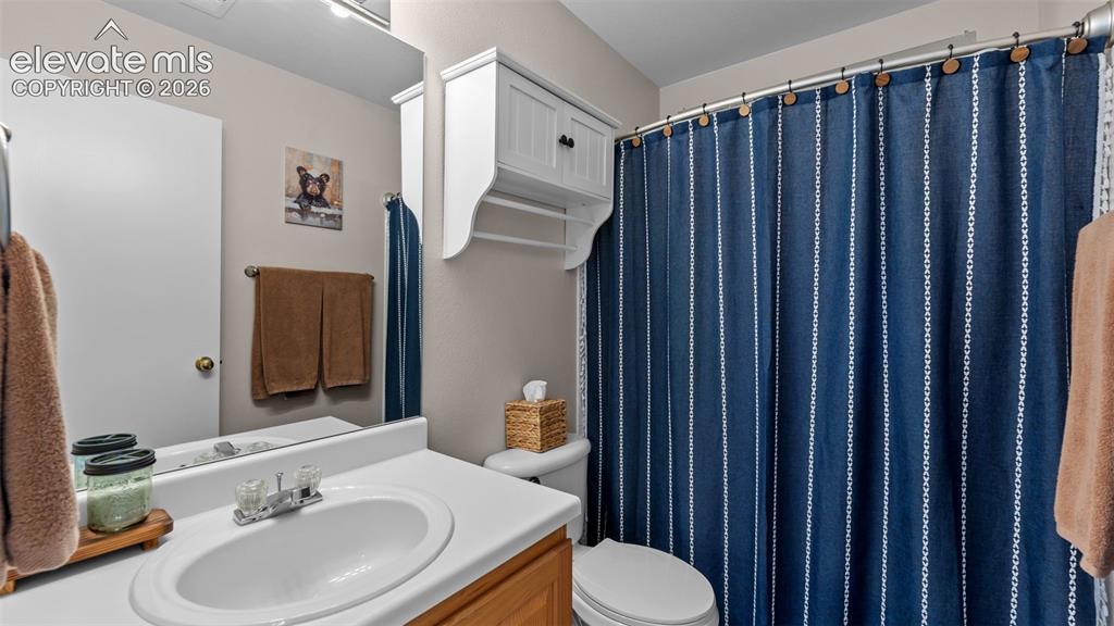 Image 19 of 35: Bathroom