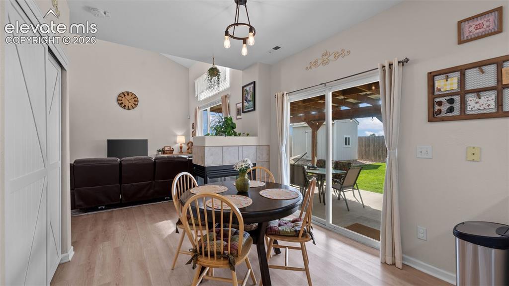 Image 9 of 35: Dining Area