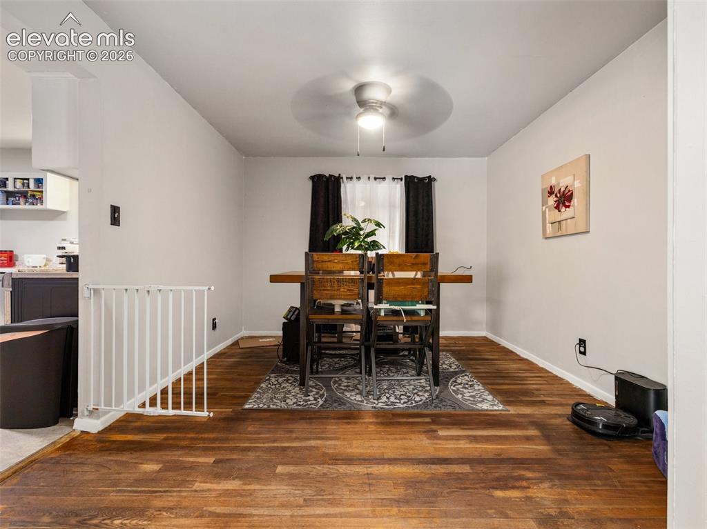 Image 11 of 33: Dining Area