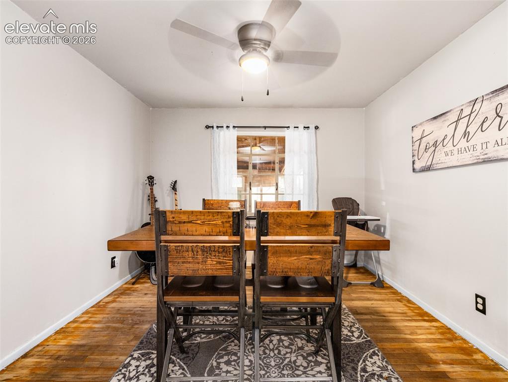 Image 12 of 33: Dining Area
