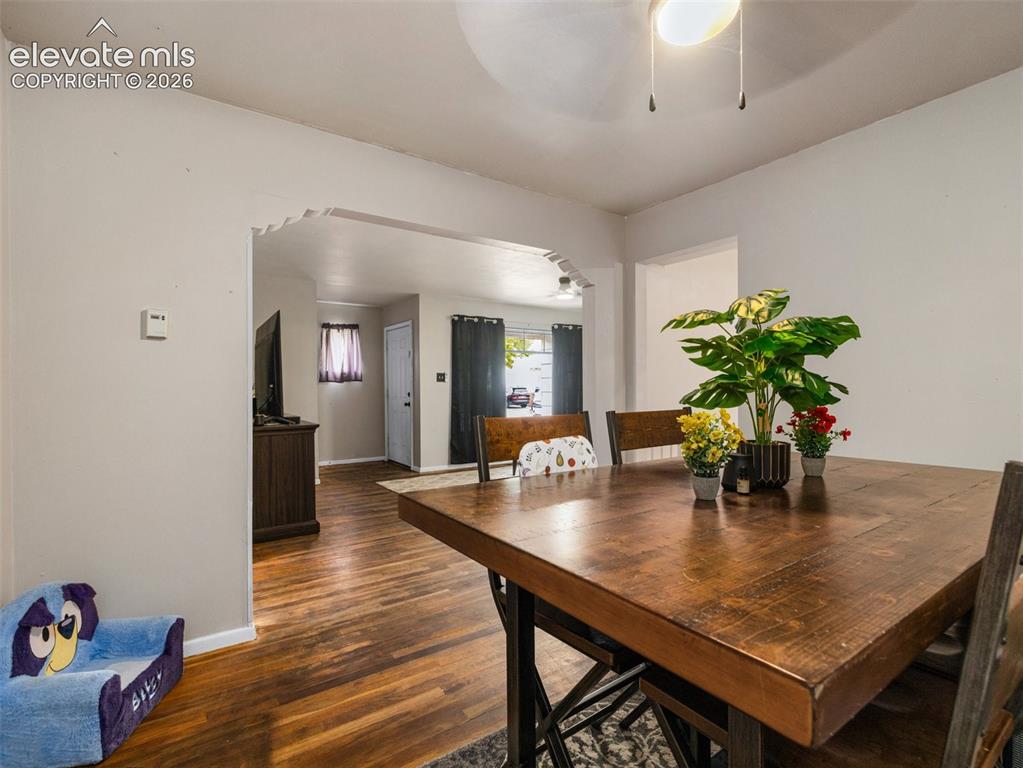 Image 13 of 33: Dining Area