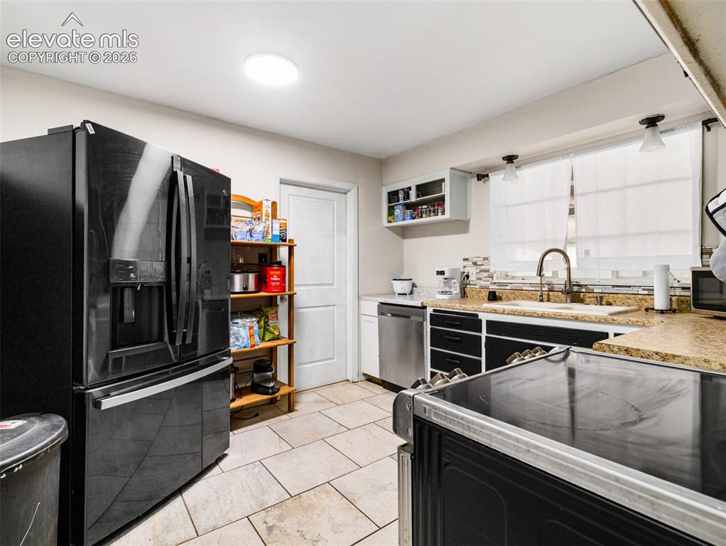 Image 16 of 33: Kitchen