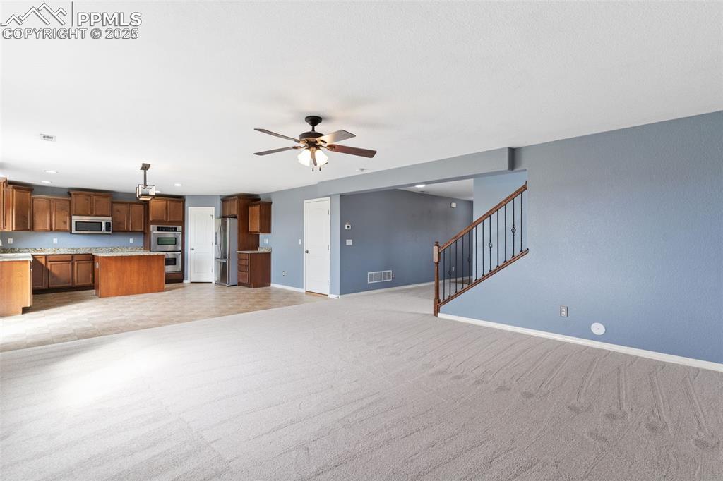 Image 16 of 33: new carpet throughout!