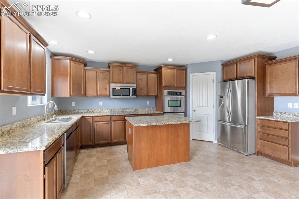 Image 19 of 33: granite countertops