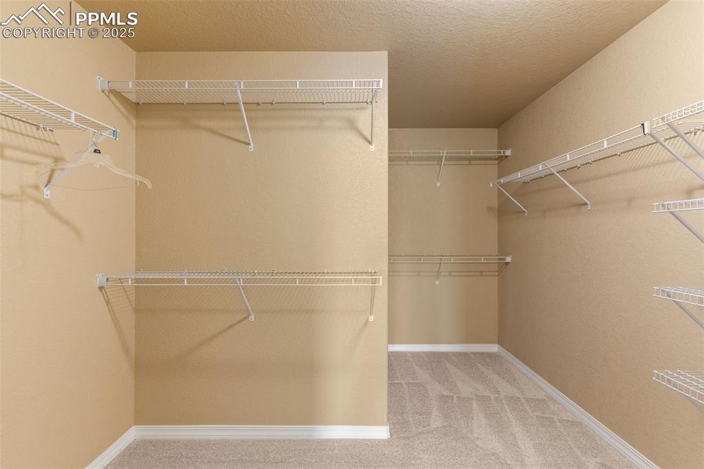 Image 29 of 33: Closet