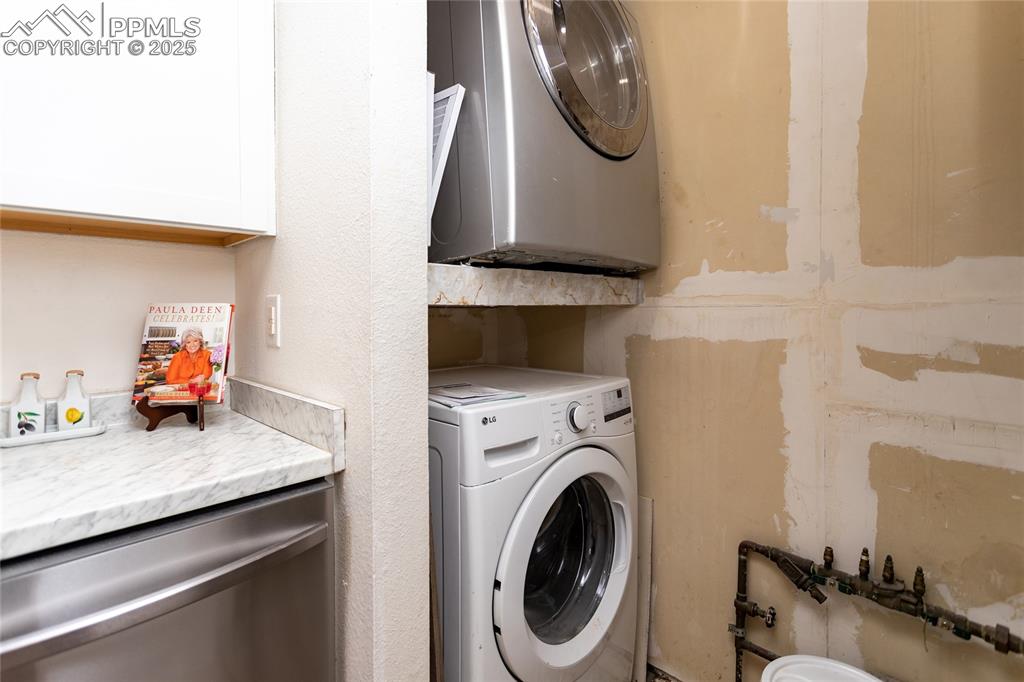 Image 11 of 27: Laundry