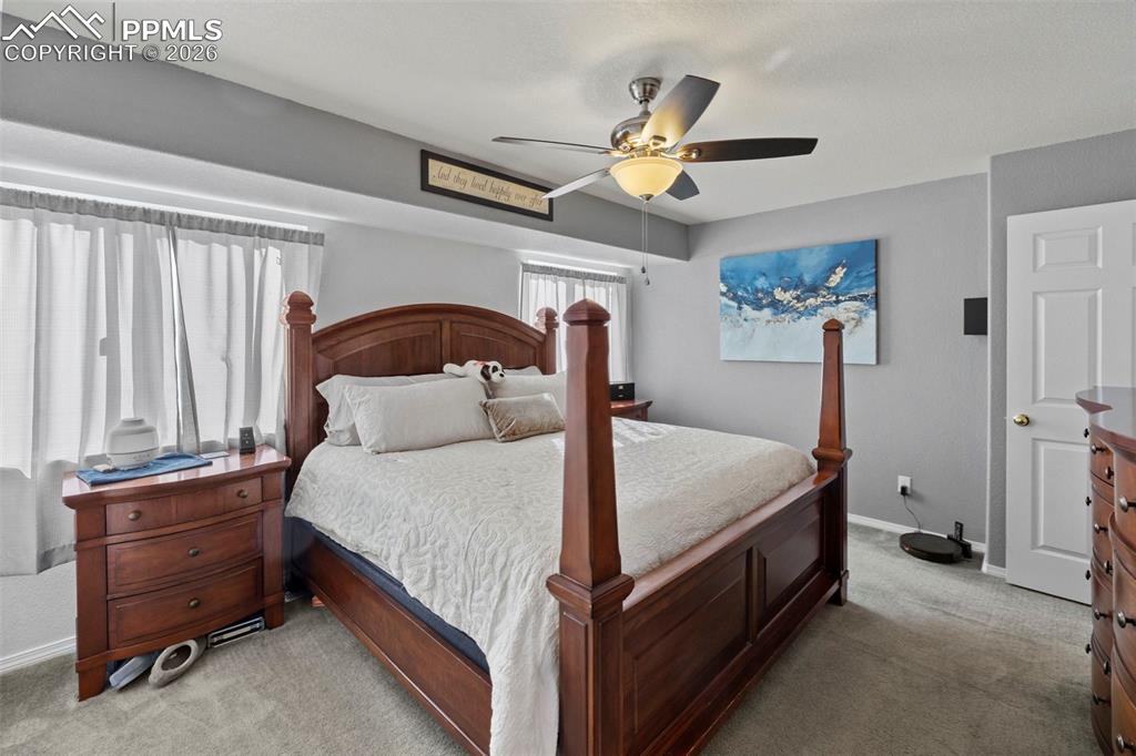 Image 21 of 34: Bedroom