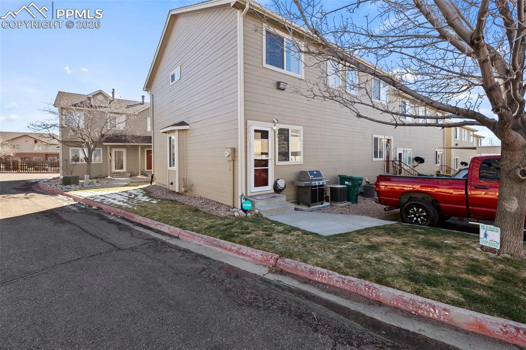 Image 29 of 34: Back of Structure