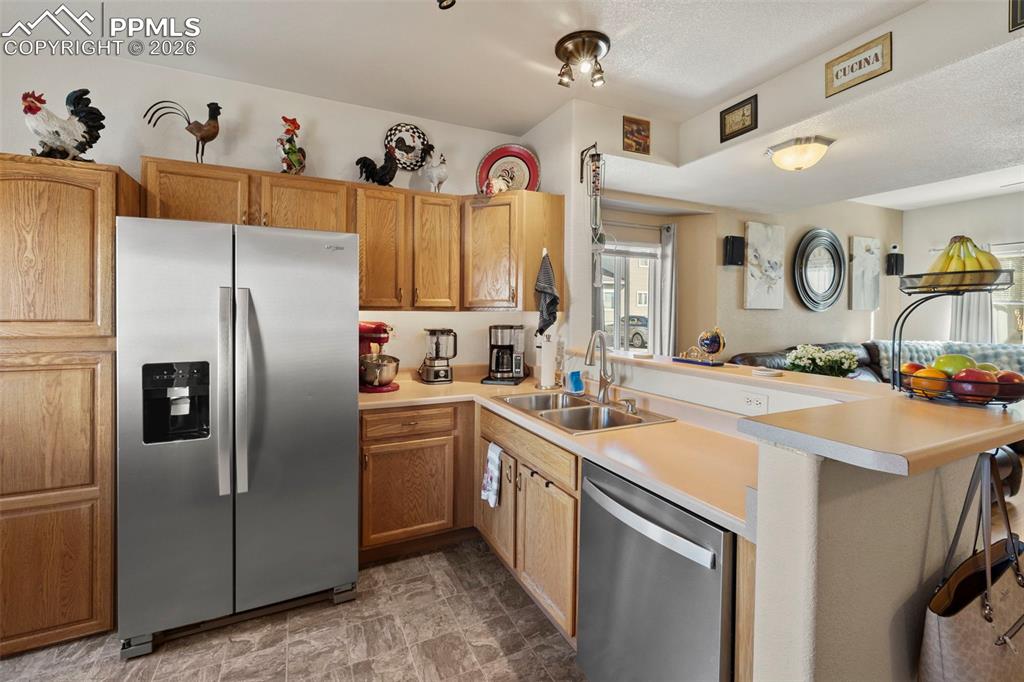 Image 7 of 34: Kitchen