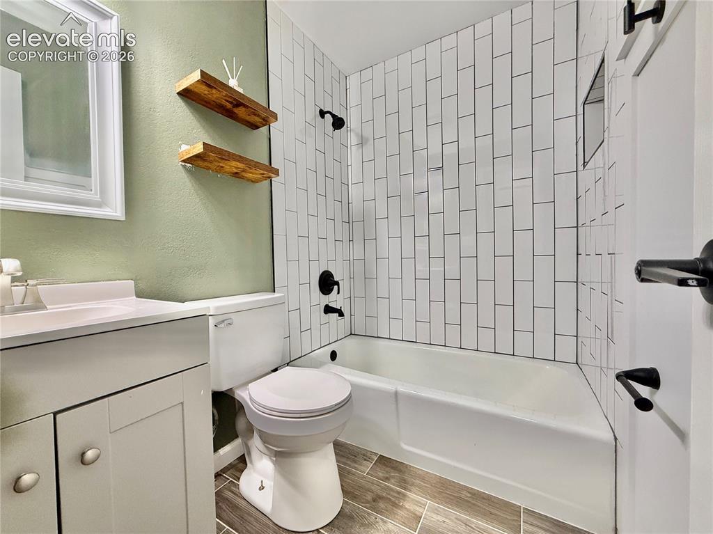 Image 11 of 25: Bathroom