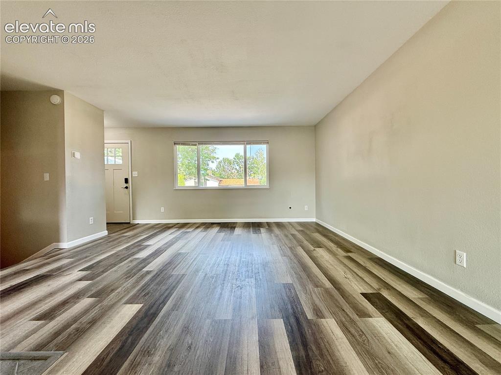 Image 2 of 25: Living Room
