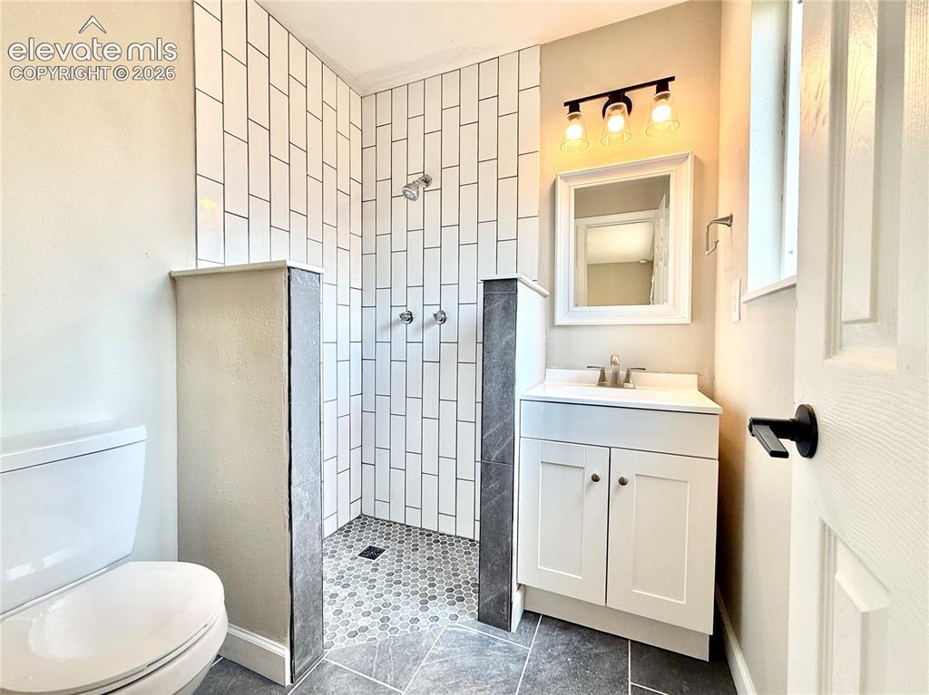 Image 9 of 25: Bathroom