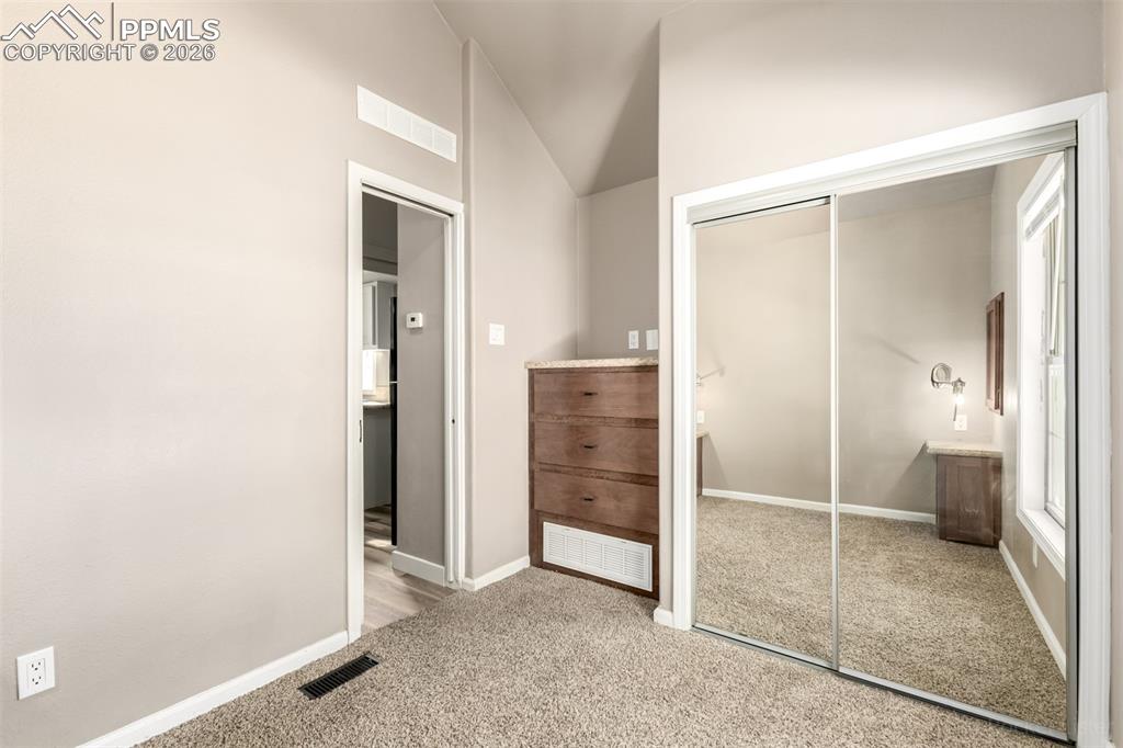 Image 18 of 24: Bedroom