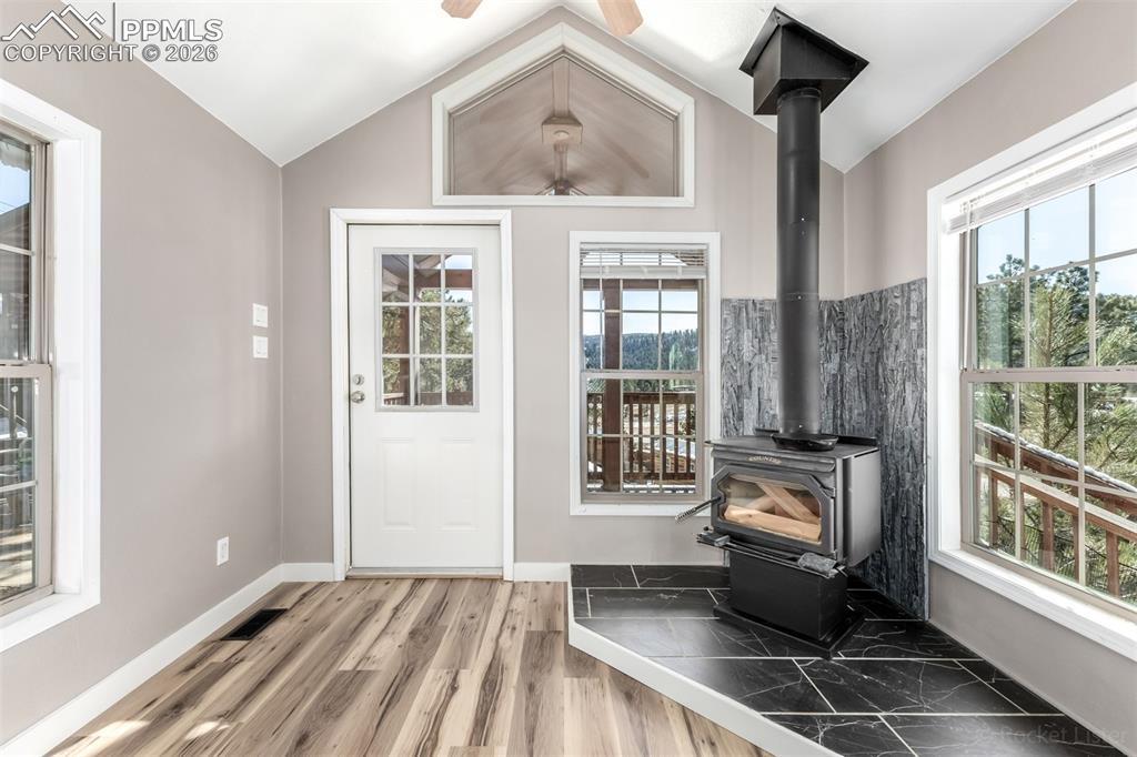 Image 5 of 24: Entry