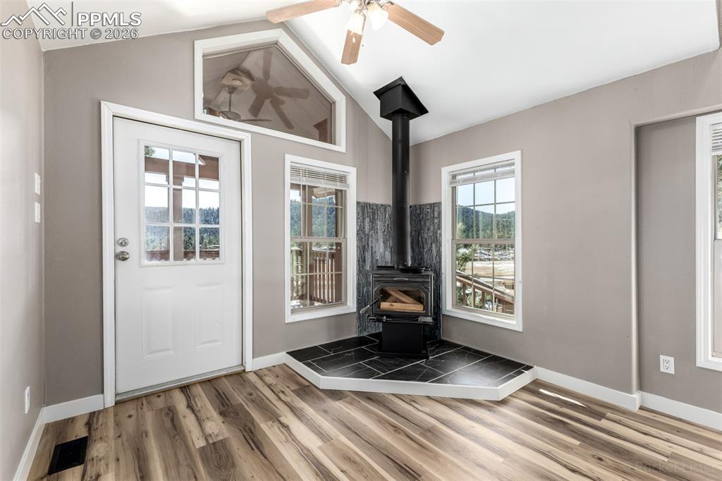 Image 6 of 24: Entry