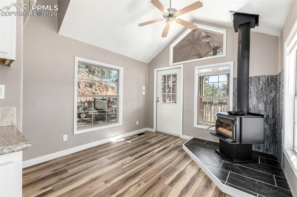 Image 7 of 24: Entry