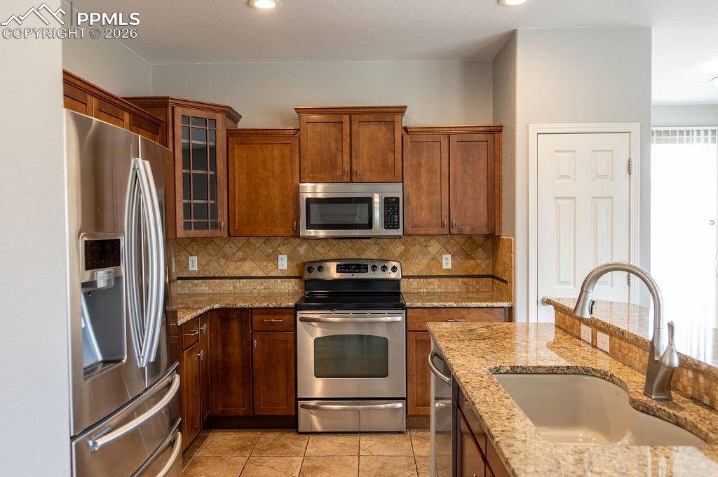 Image 13 of 49: Kitchen