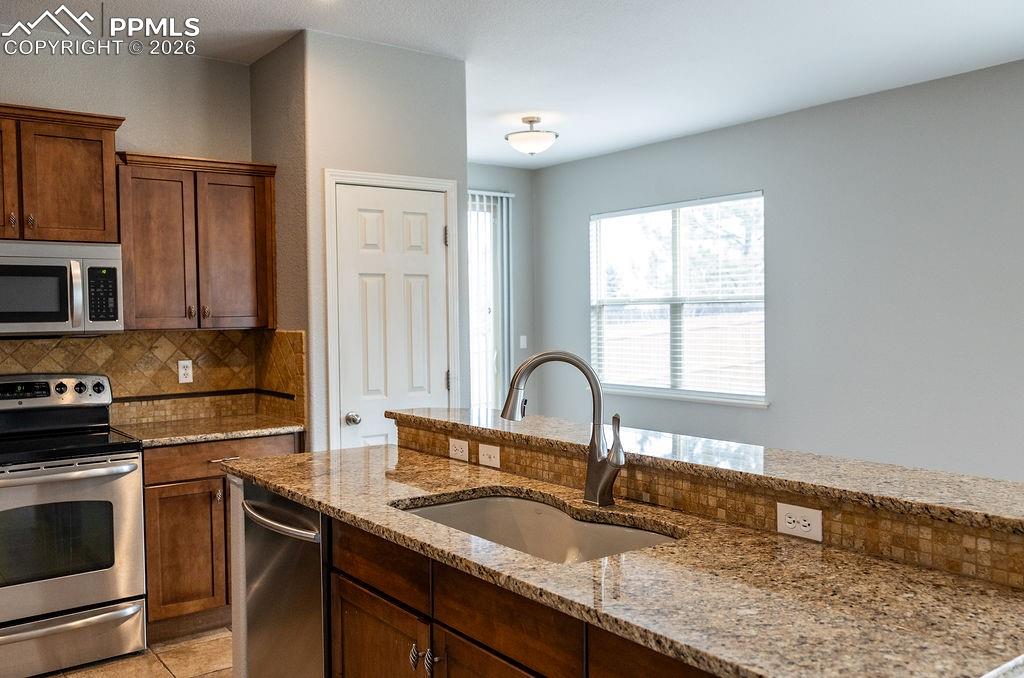 Image 14 of 49: Kitchen