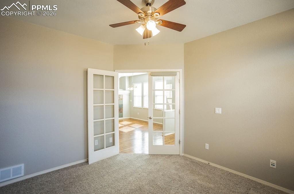 Image 28 of 49: Office