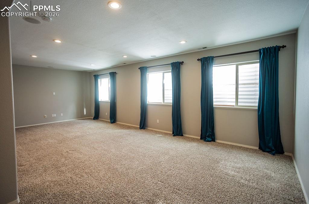 Image 32 of 49: Family Room