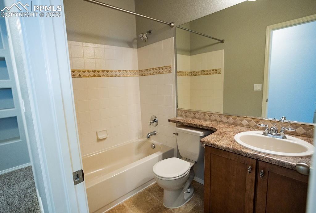 Image 37 of 49: Bathroom