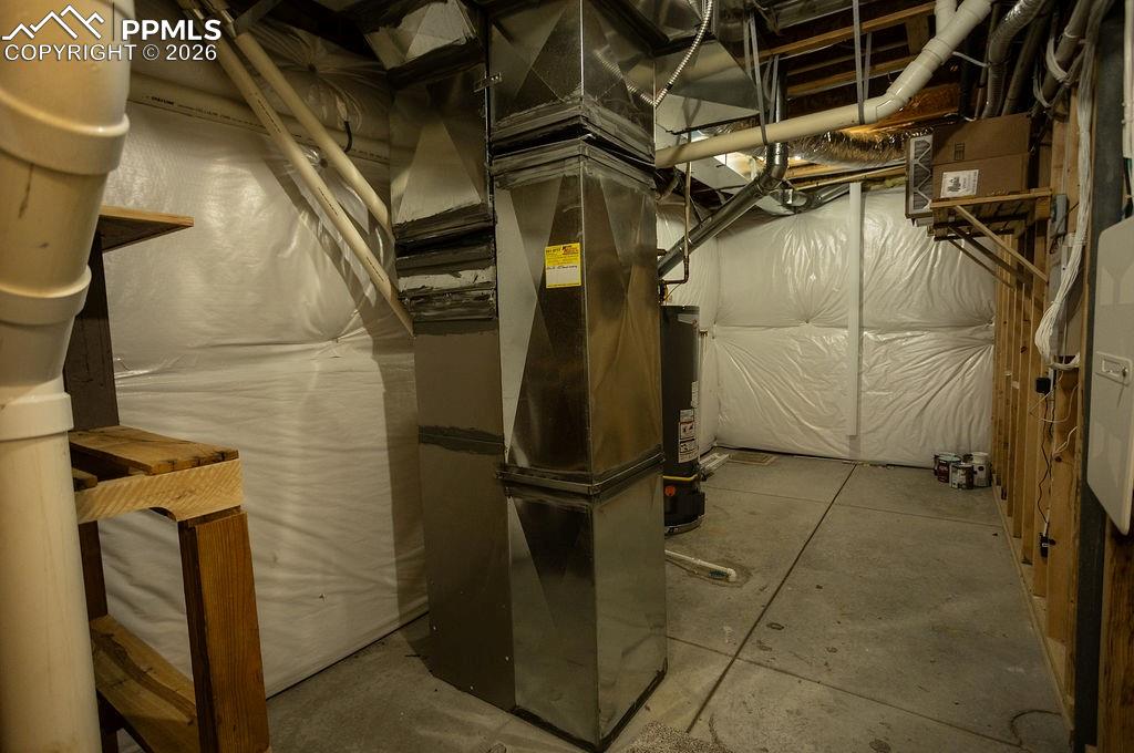 Image 38 of 49: Utility Room