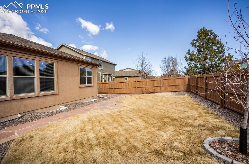 Image 43 of 49: Yard