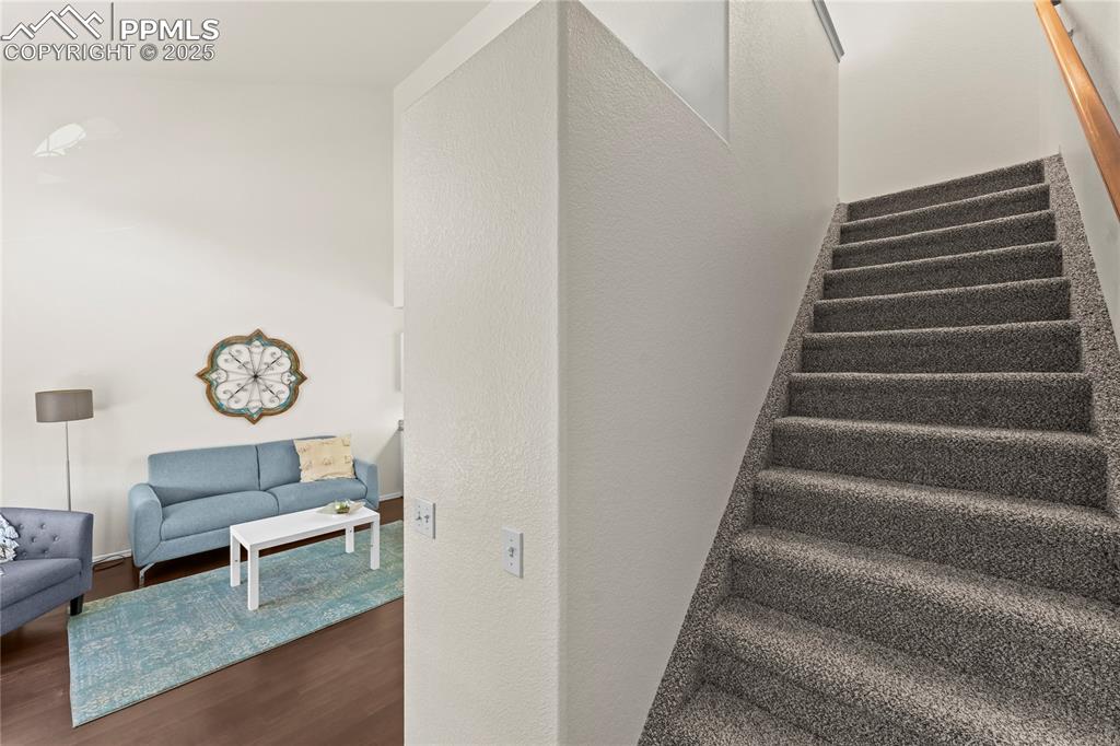 Image 15 of 22: Stairway on entry way.