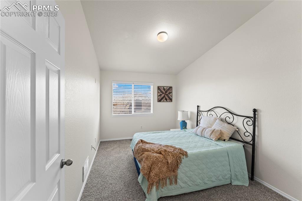 Image 17 of 22: Upper bedroom 1