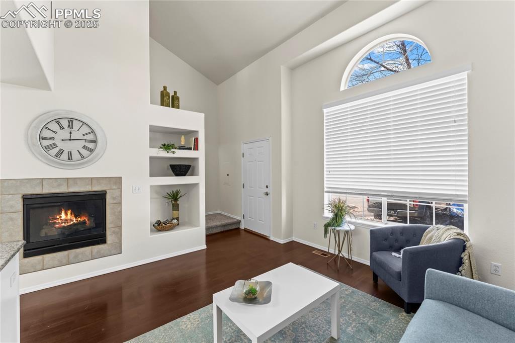 Image 4 of 22: Large front window and tall ceilings, a lot of natural light. 