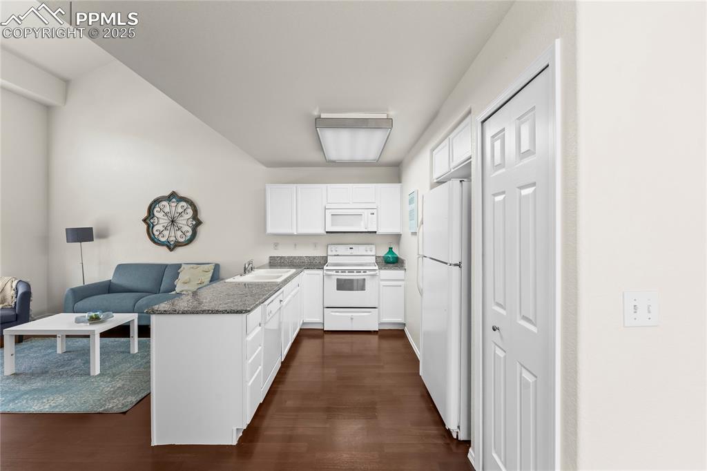 Image 6 of 22: Kitchen