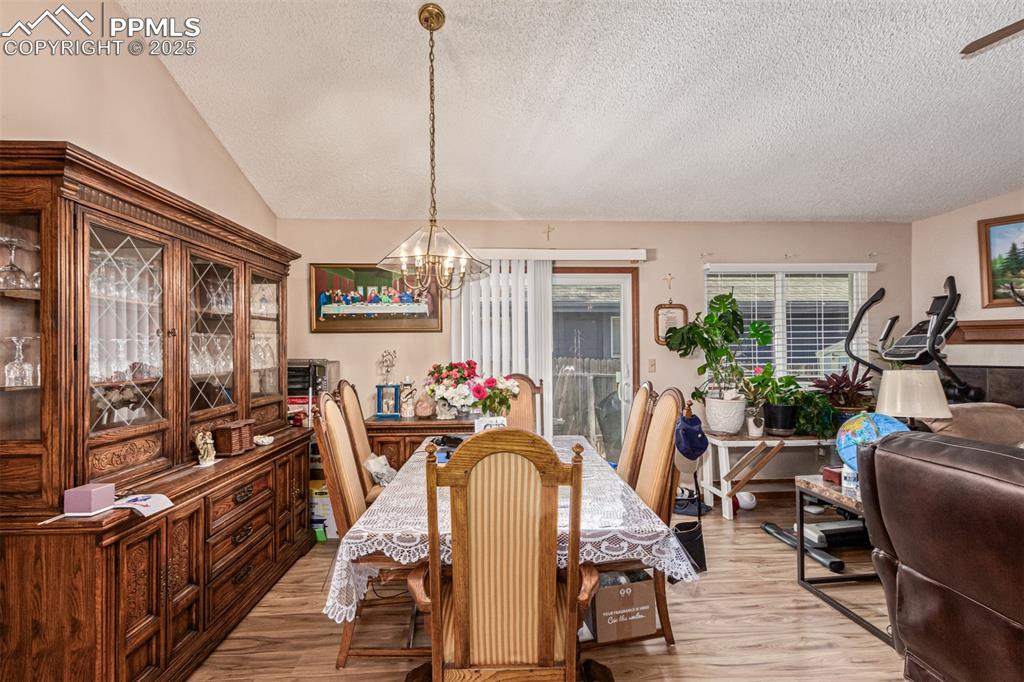 Image 11 of 46: Dining Area