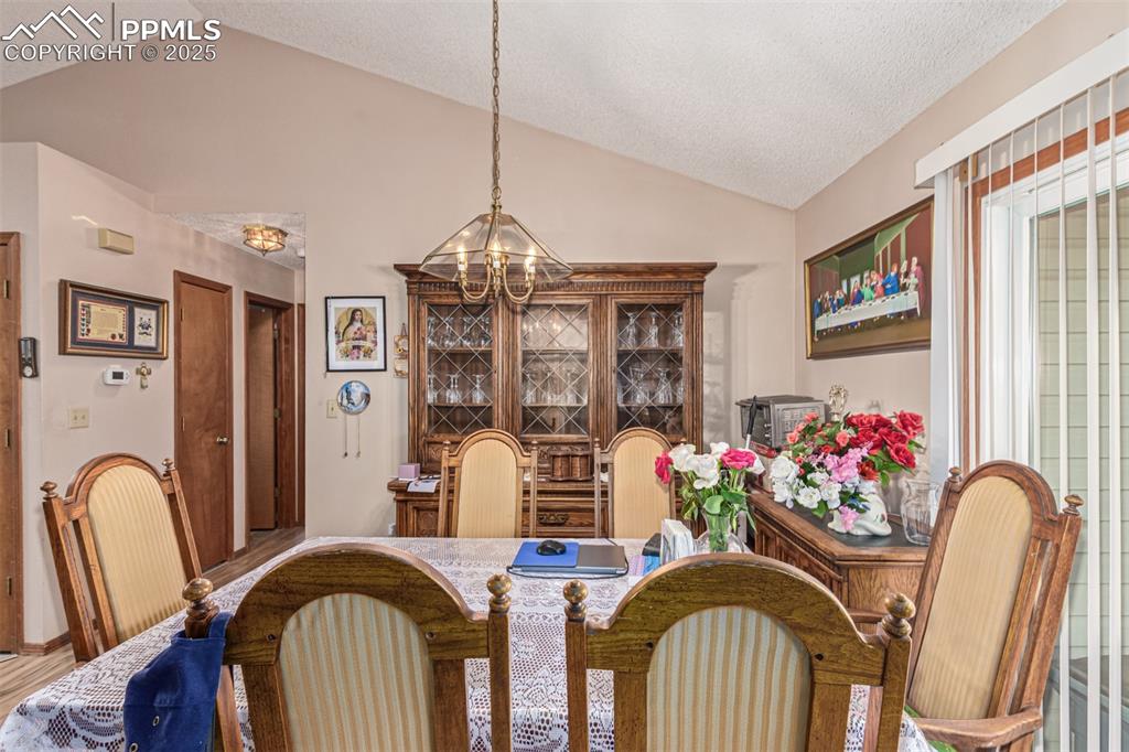 Image 12 of 46: Dining Area