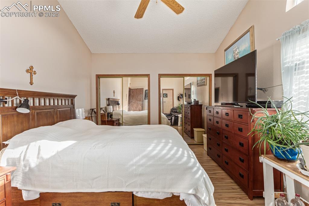 Image 17 of 46: Bedroom