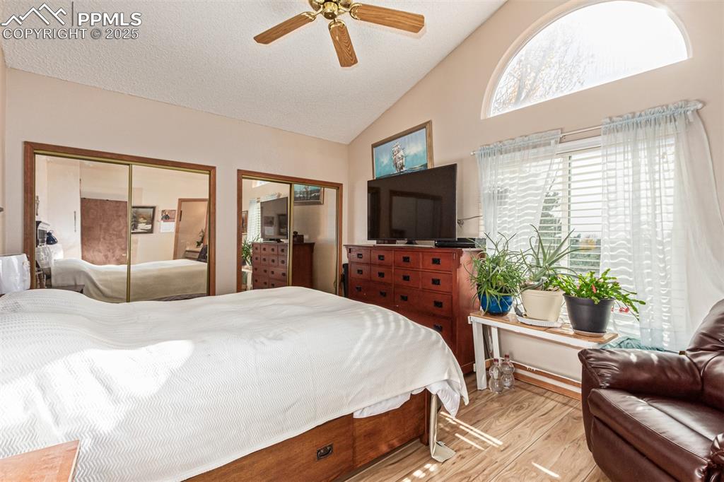 Image 18 of 46: Bedroom