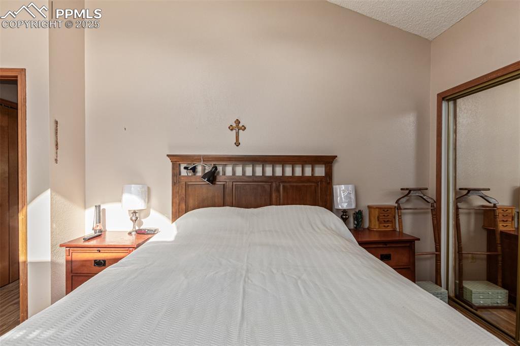 Image 19 of 46: Bedroom