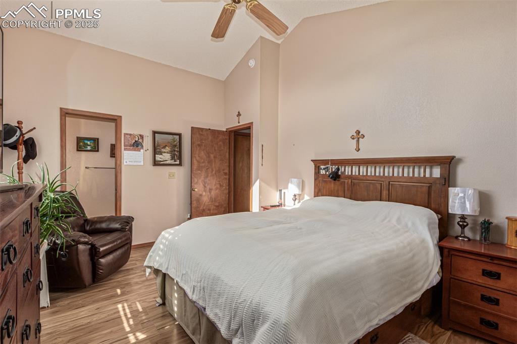 Image 20 of 46: Bedroom