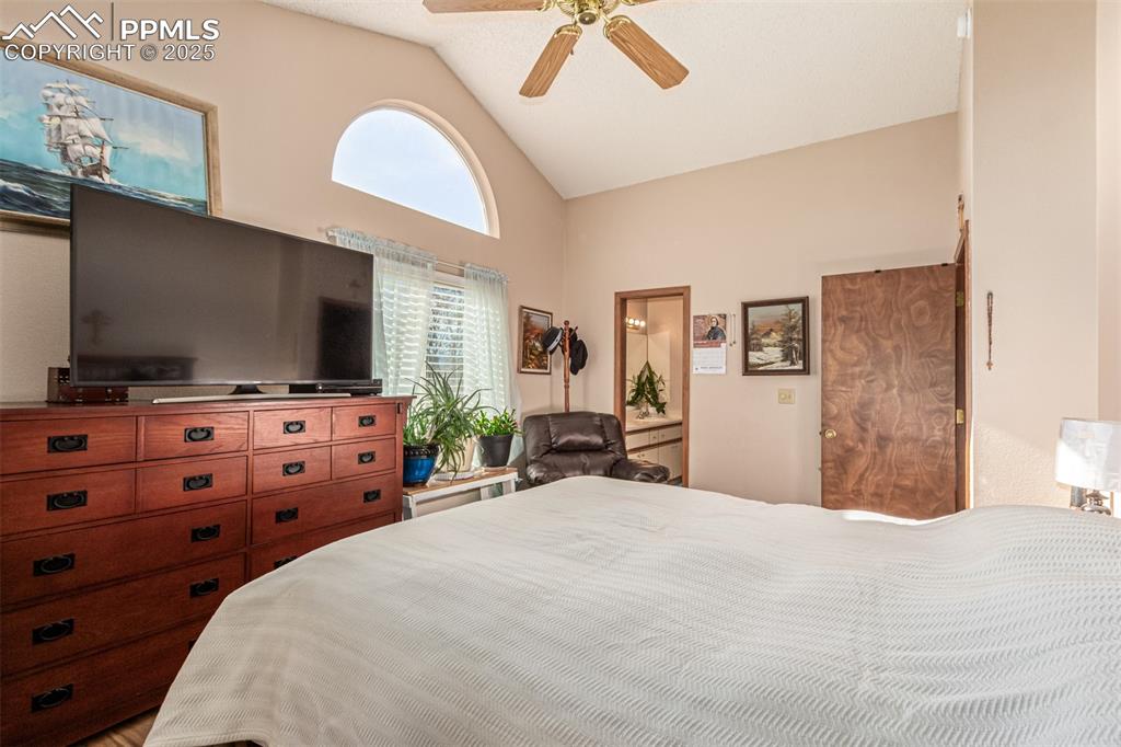 Image 21 of 46: Bedroom