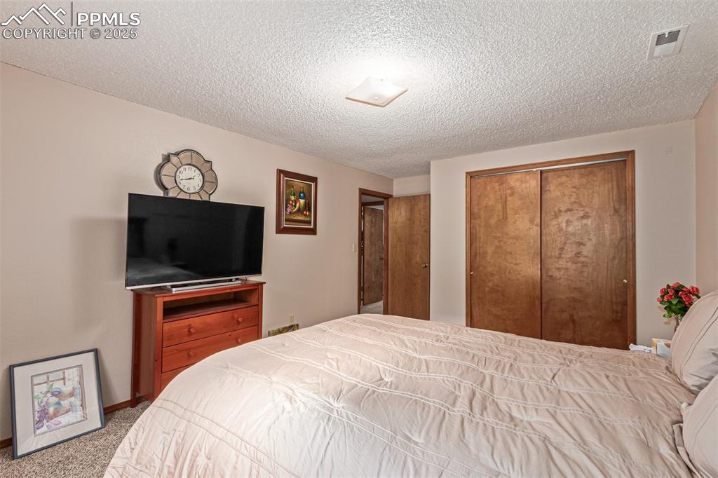 Image 28 of 46: Bedroom