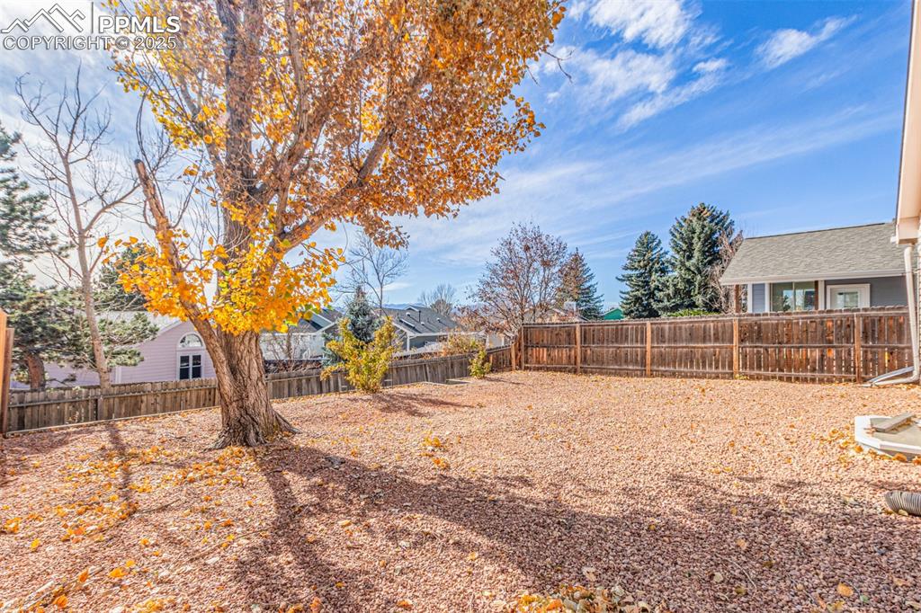 Image 42 of 46: Yard