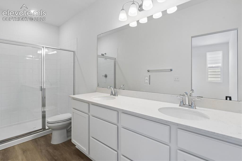Image 19 of 21: Bathroom