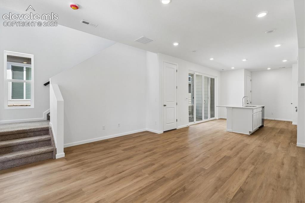 Image 5 of 21: Living Room